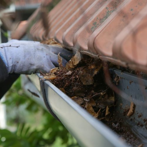 Emergency gutter cleaning