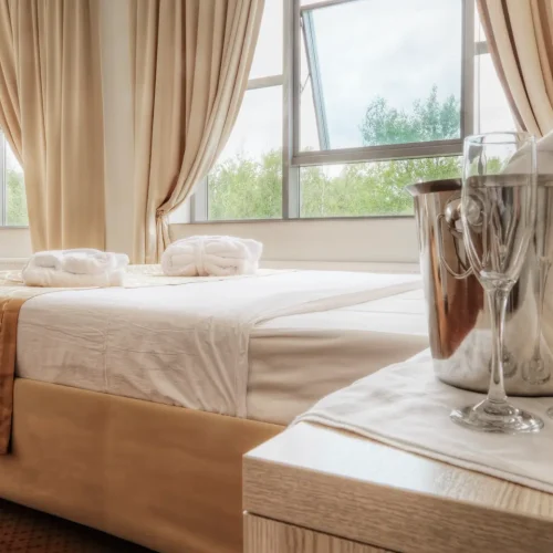 Window cleaning for hotels